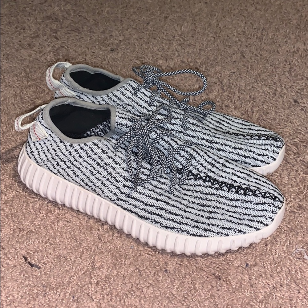 FAKE Yeezys (Turtle Doves)